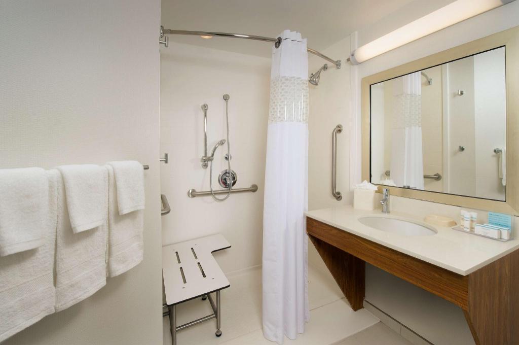 Studio, King Bed, Sofa, Accessible