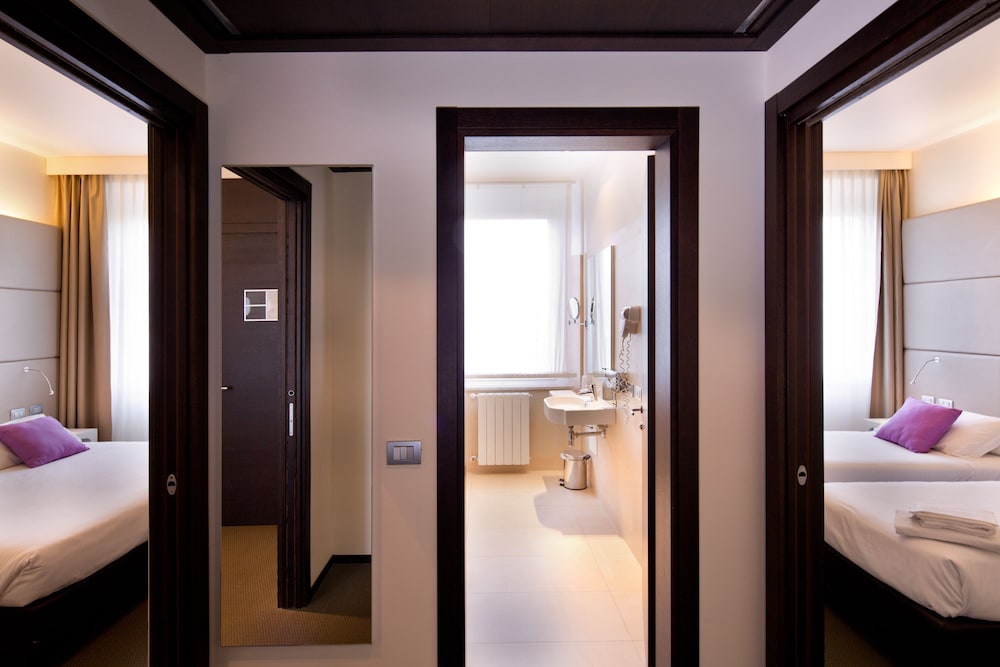 HOTEL CENACOLO(formerly Ora Hotel Cenacolo) 42/42