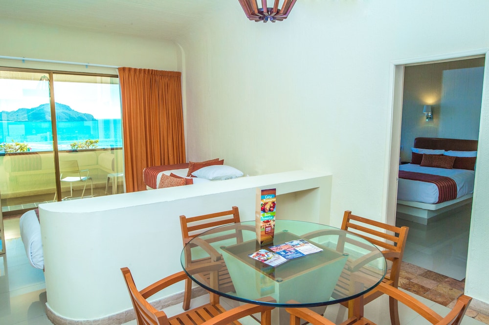 Luna Palace Hotel and Suites 38/65