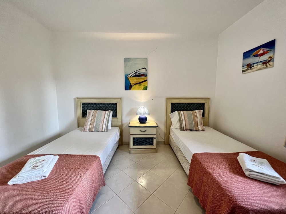 Balaia Golf Village 26/94