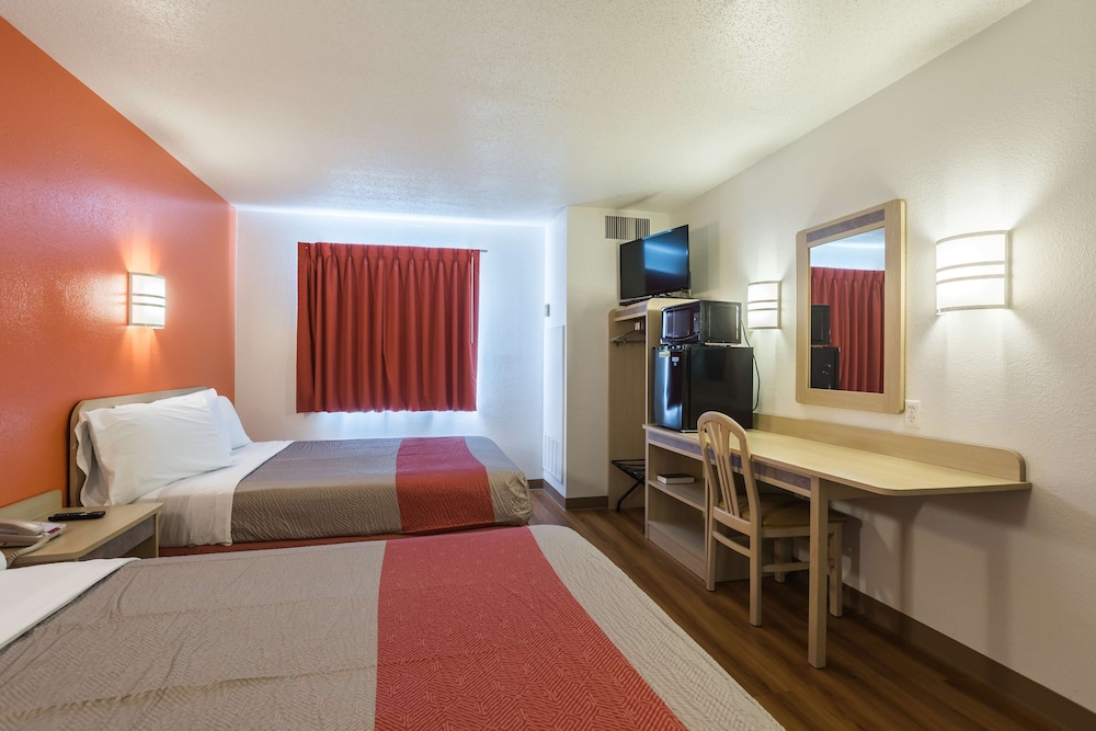 Motel6 Dale, IN 30/45