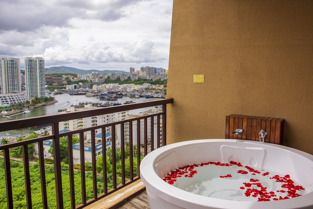 Grand Metropark Bay Hotel Sanya 65/66