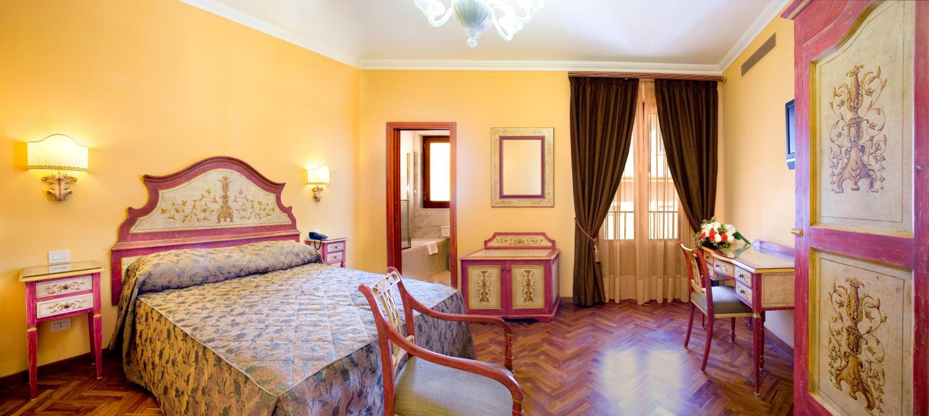Superior, Queen Bed