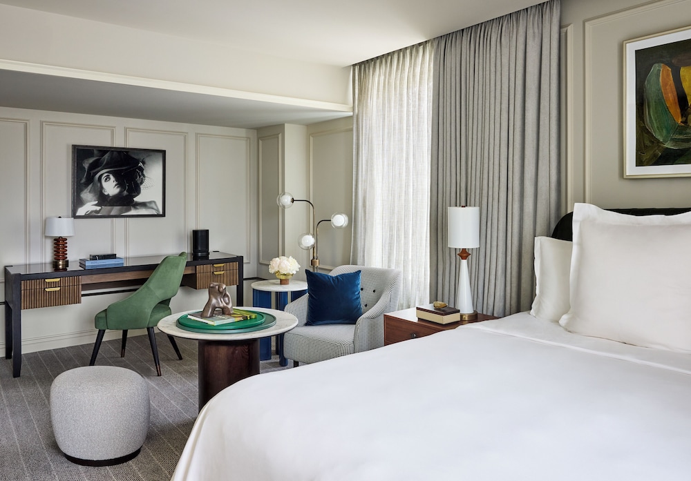 GALLERY, DELUXE, KING BED, CITY VIEW