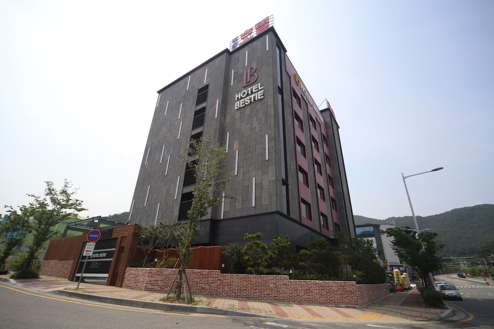 Bestie Hotel 26/33
