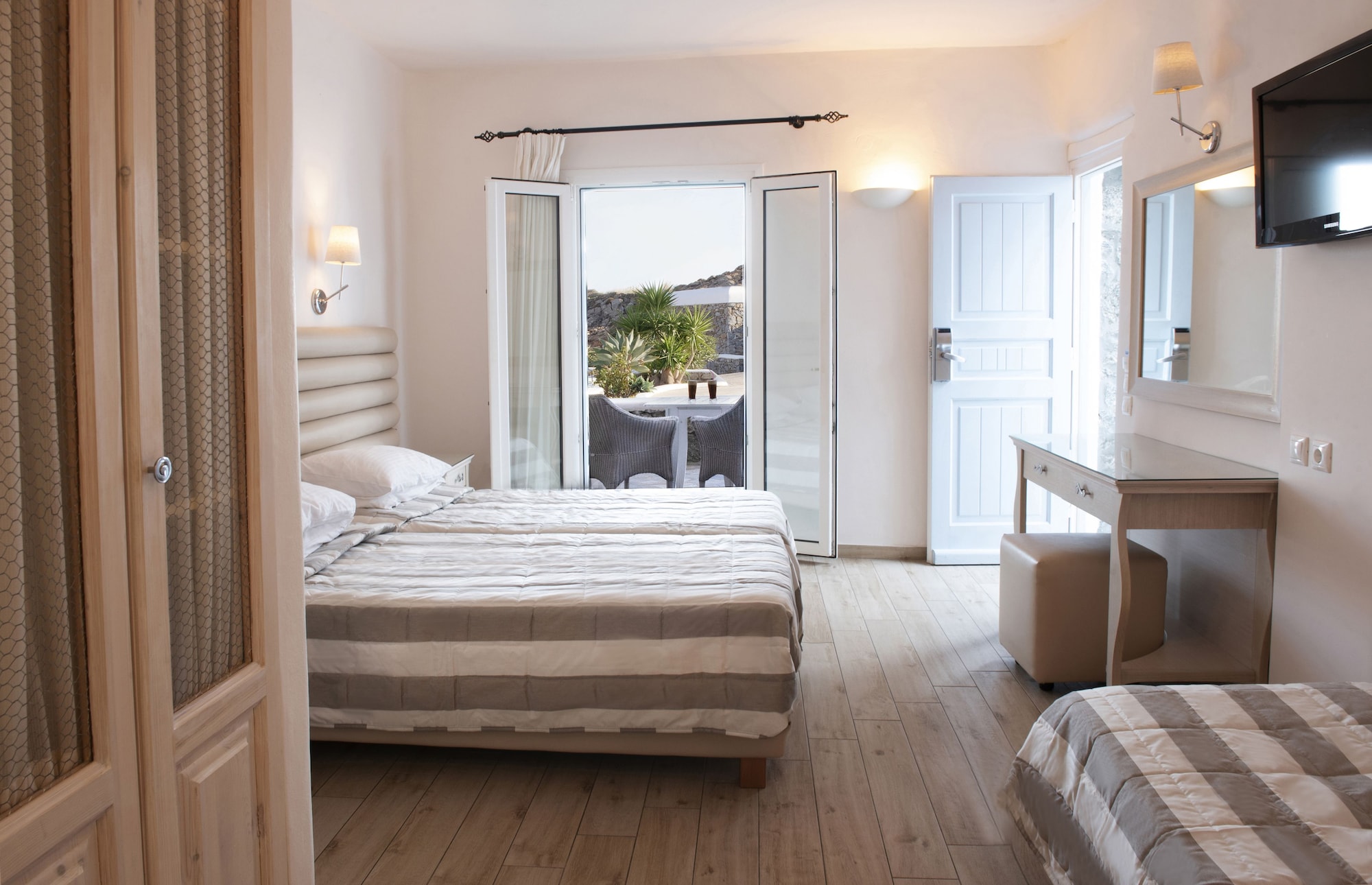 Deluxe, Triple, Twin Beds, Sofa