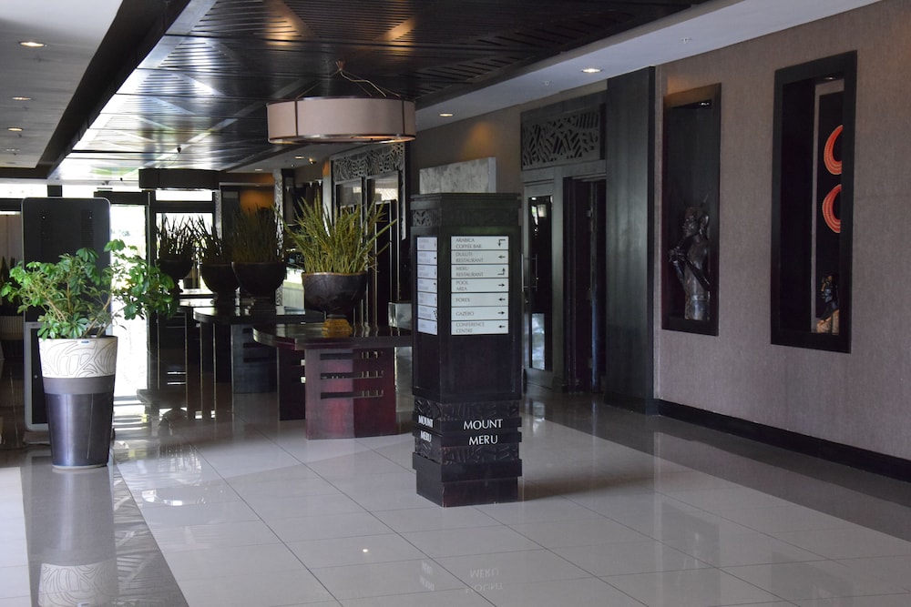 Mount Meru Hotel 11/72