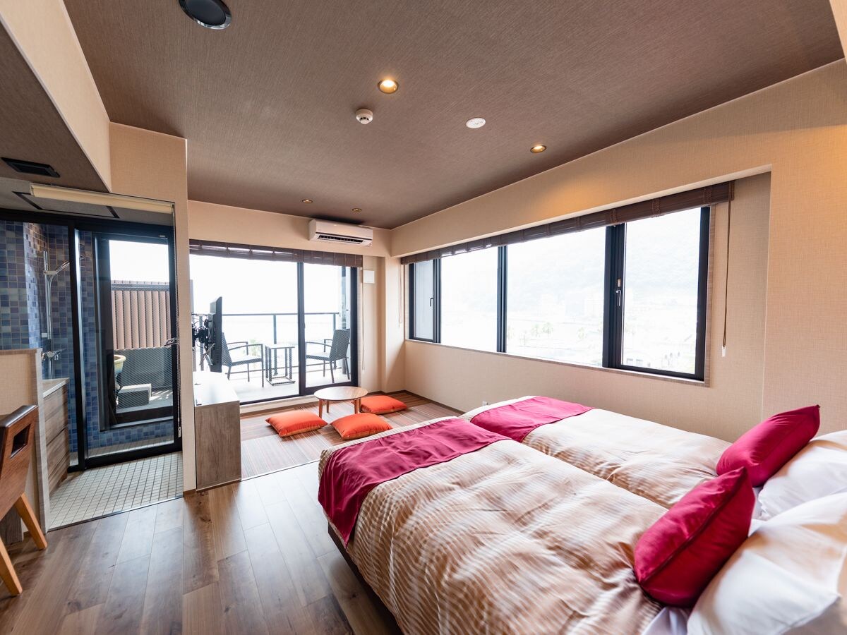 JUNIOR SUITE, TWIN BEDS, OUTDOOR BATH