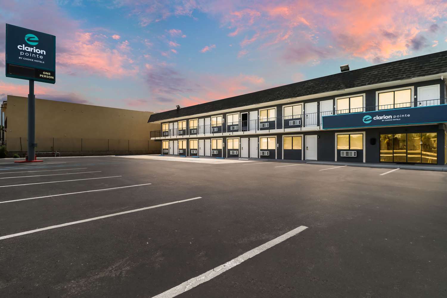Clarion Pointe Ridgecrest near China Lake Naval Station 16/19