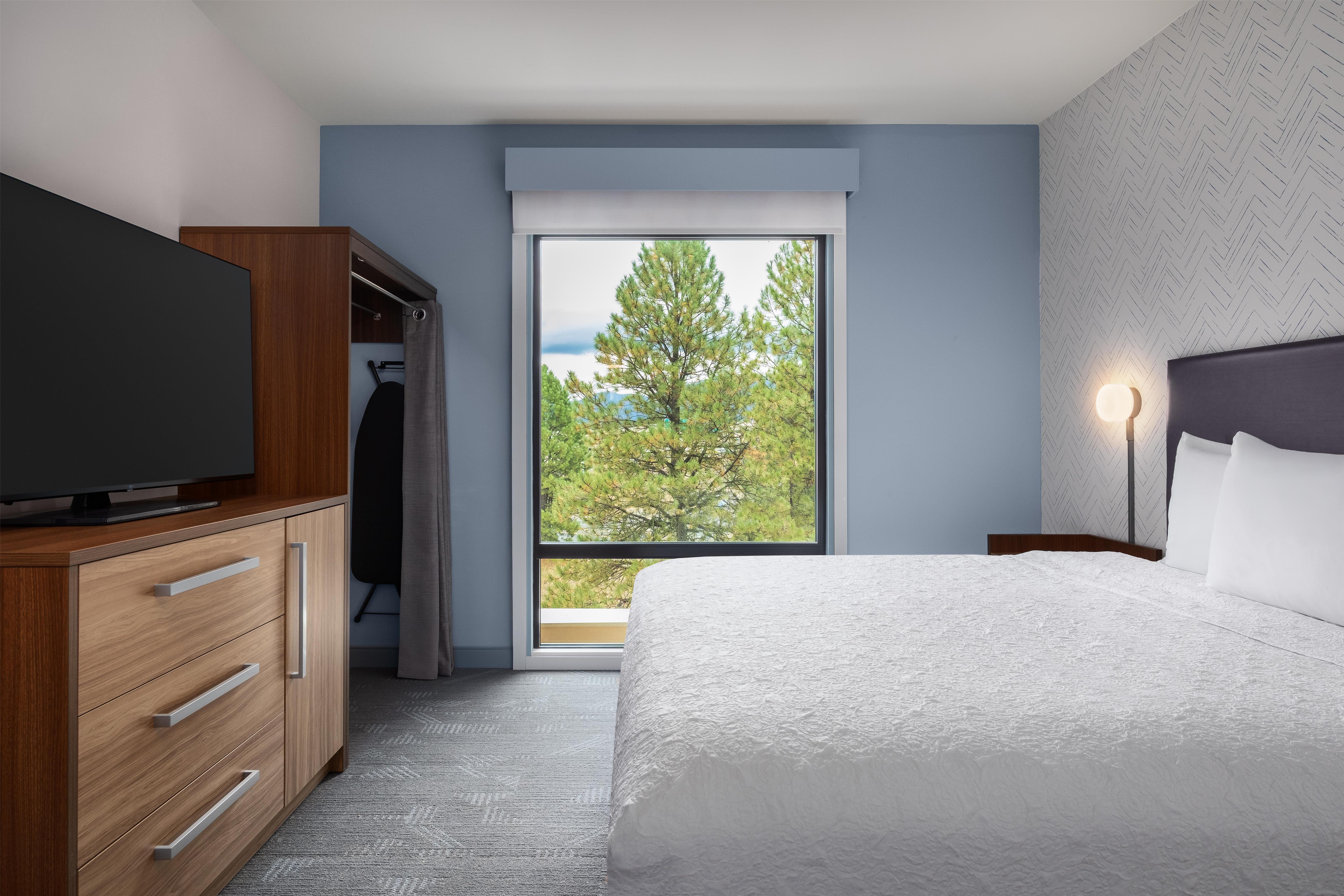1 BEDROOM, SUITE, KING BED