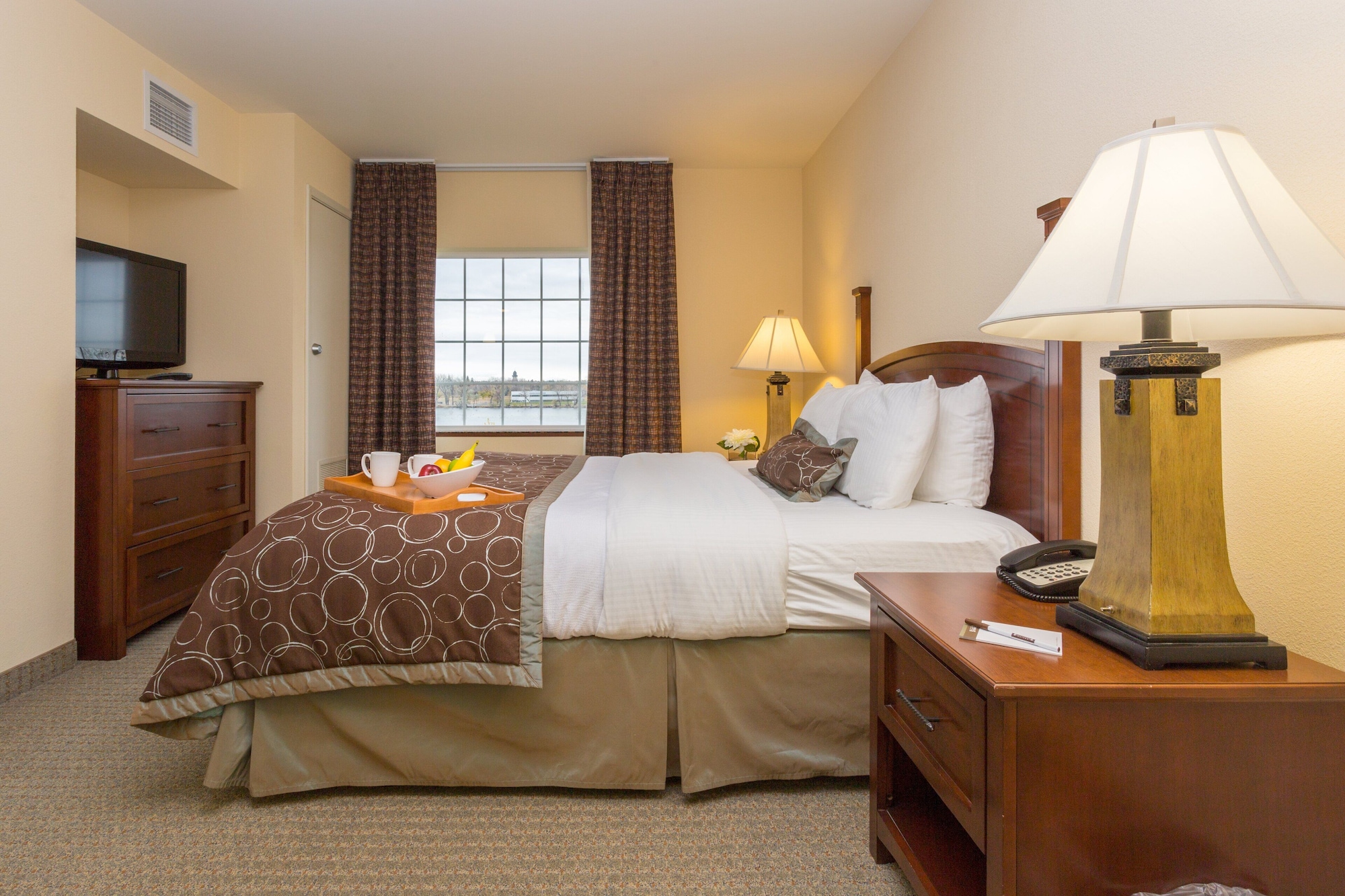 Suite, 1 King and 2 Double Beds, Kitchen, Staybridge Suites Great Falls 2/4