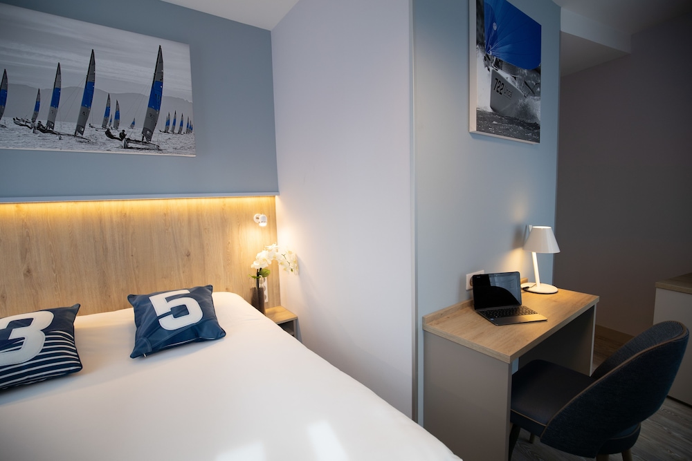 Hotel des Marins 13/50