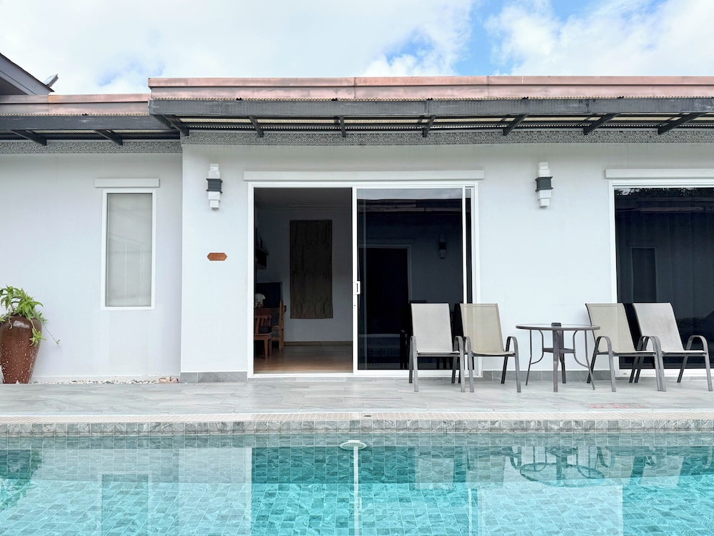Phuket La Siesta Pool Villa 4/48