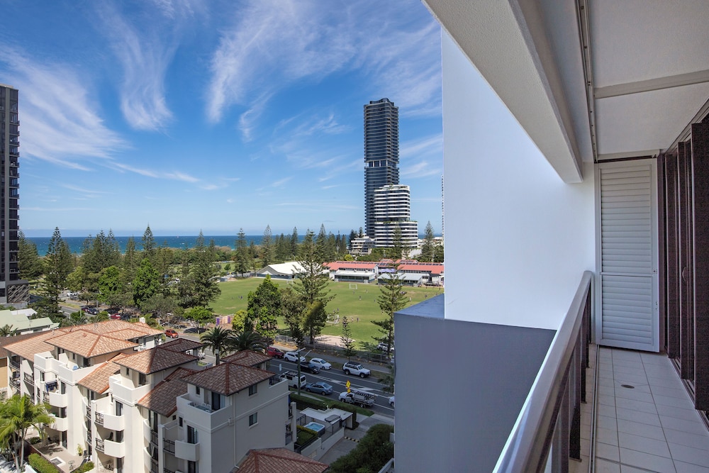 Ultra Broadbeach 69/72