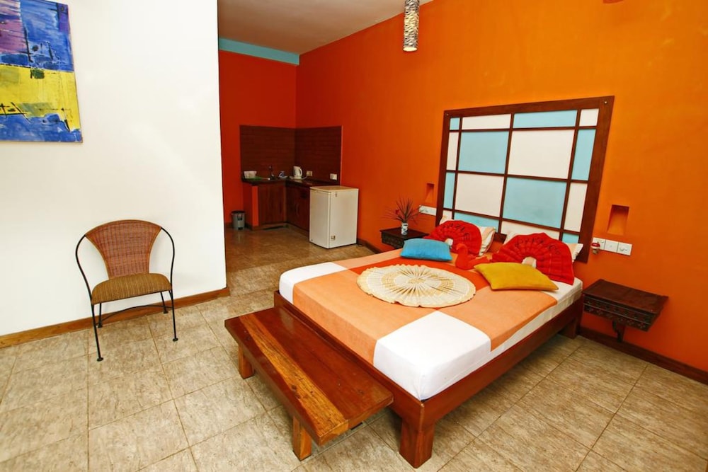 Gomez Place 23/68