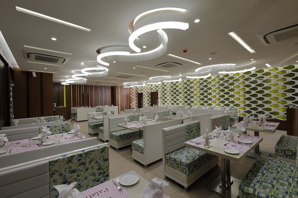 HOTEL PRAGATI THE GRAND 32/42