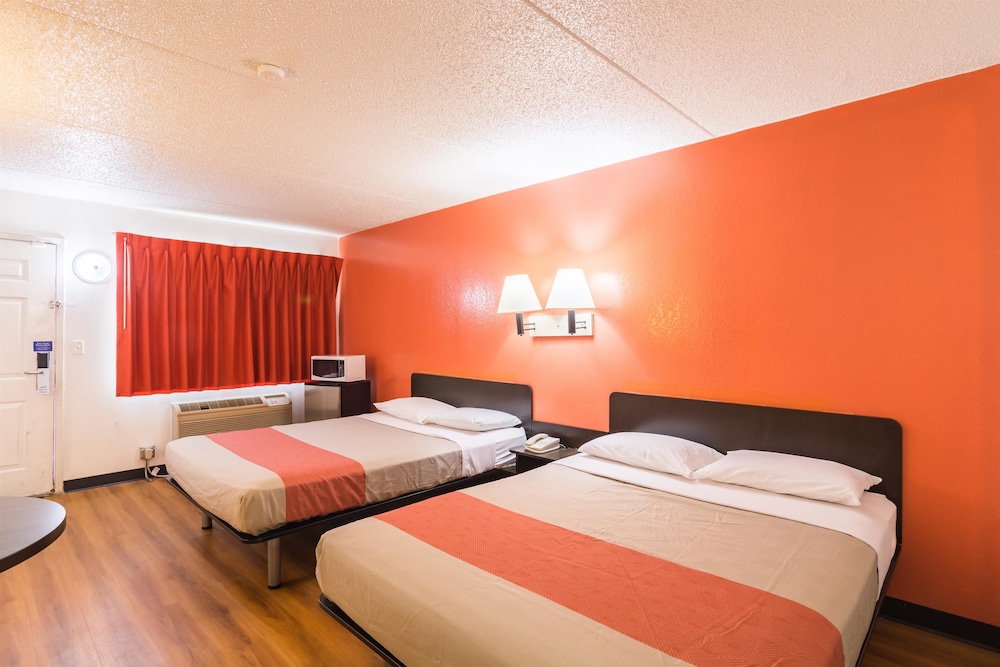 Motel6 Joliet, IL - I-80 25/58