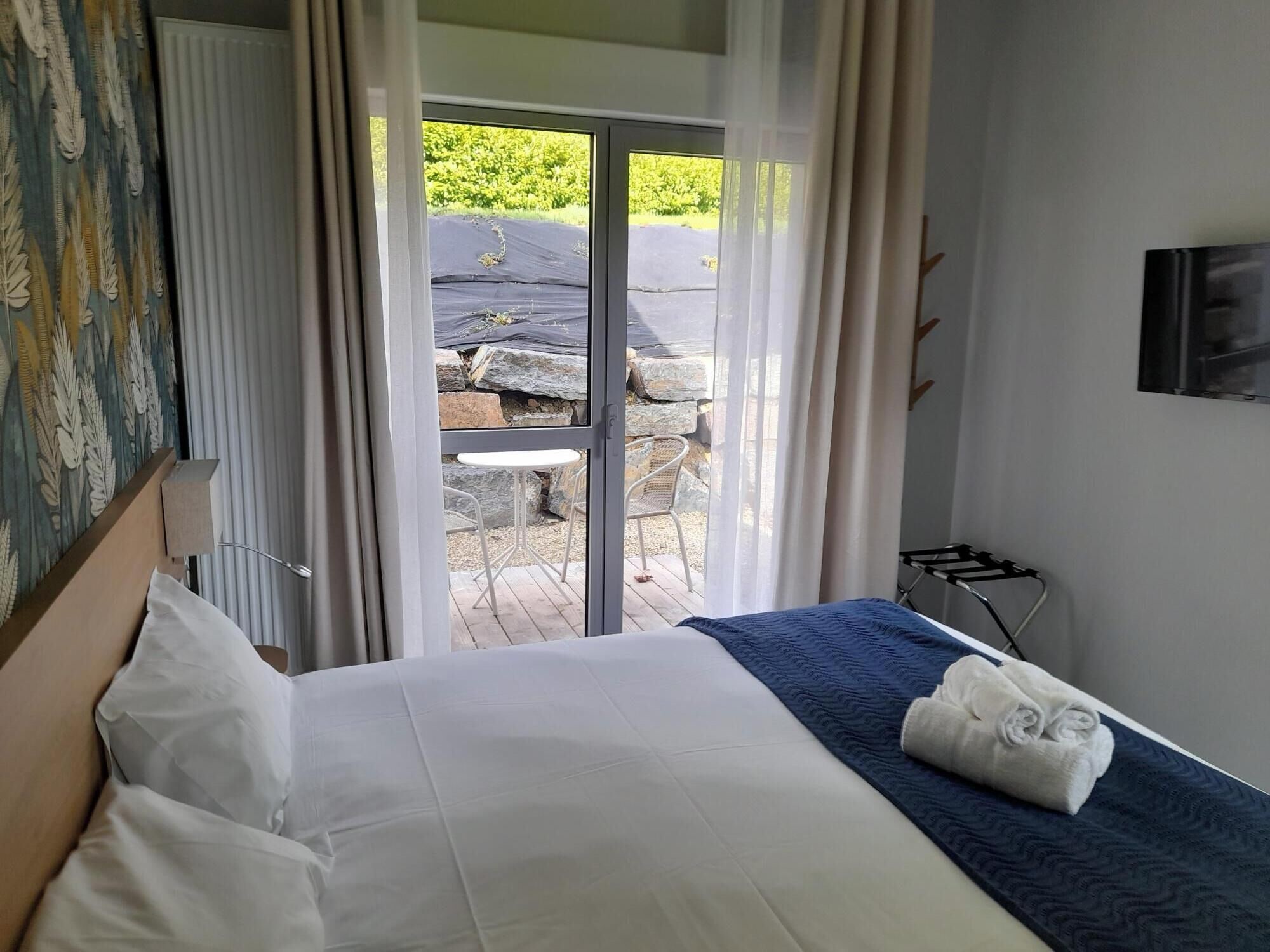 Comfort, Studio, Queen Bed, Garden View, Kitchenette