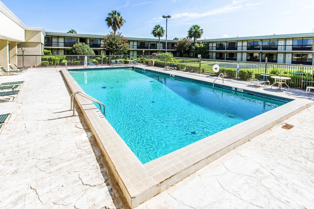 Quality Inn & Suites Waycross 3/45