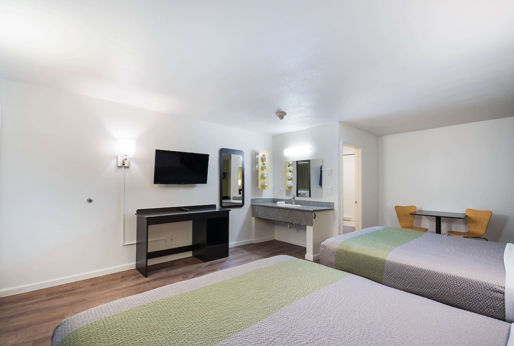 Motel6 Burlington, WA 30/45