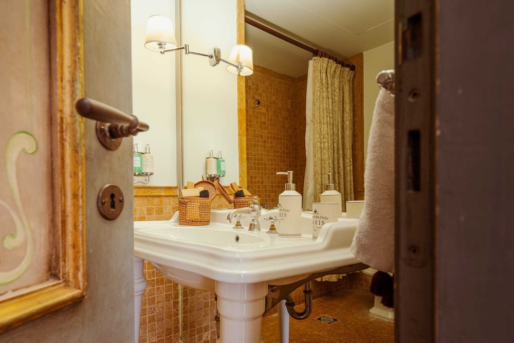 Le Convivial Luxury Suites & Spa 44/45