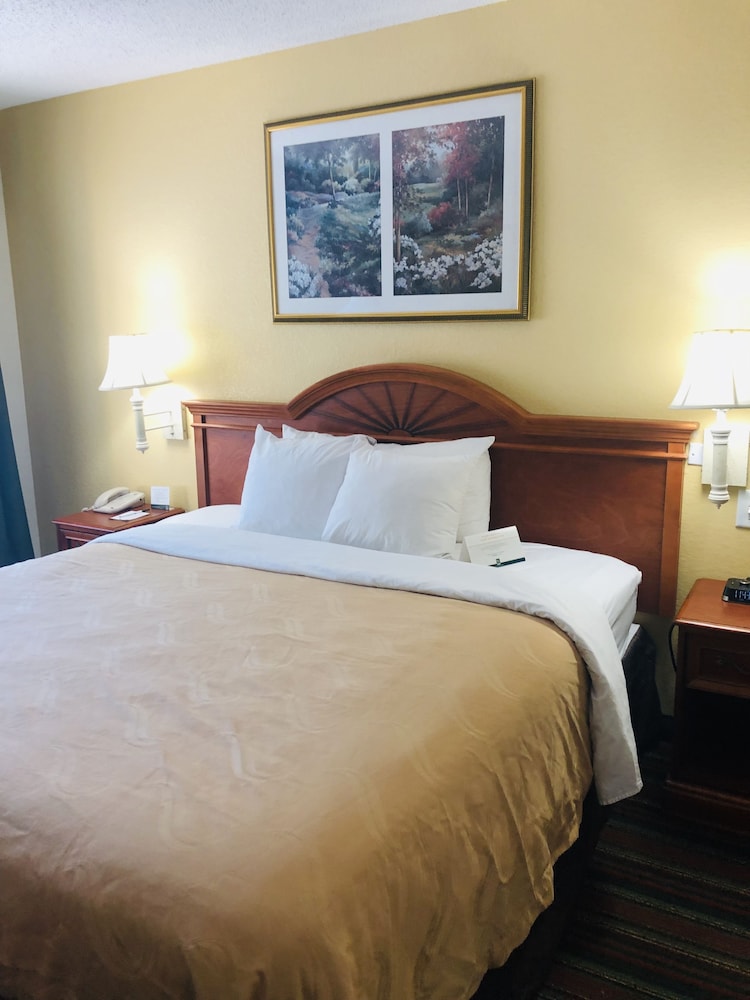 Quality Inn Suites Biltmore East 7/29