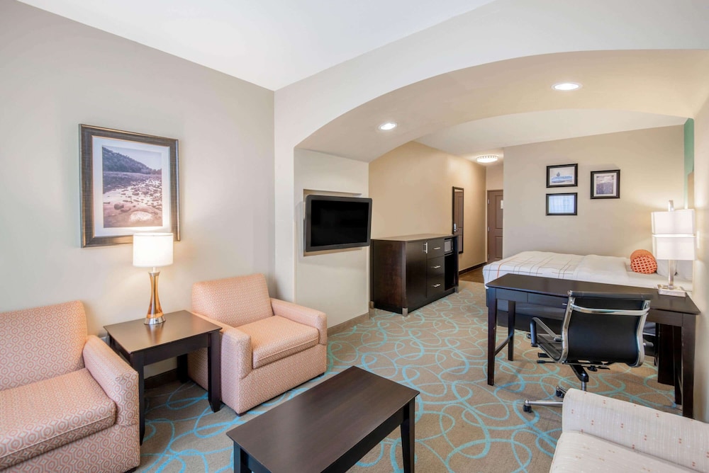 La Quinta Inn & Suites by Wyndham Clinton Historic Route 66 28/48