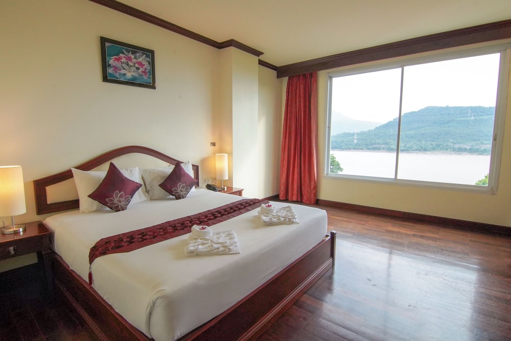 Arawan Riverside Hotel 23/65