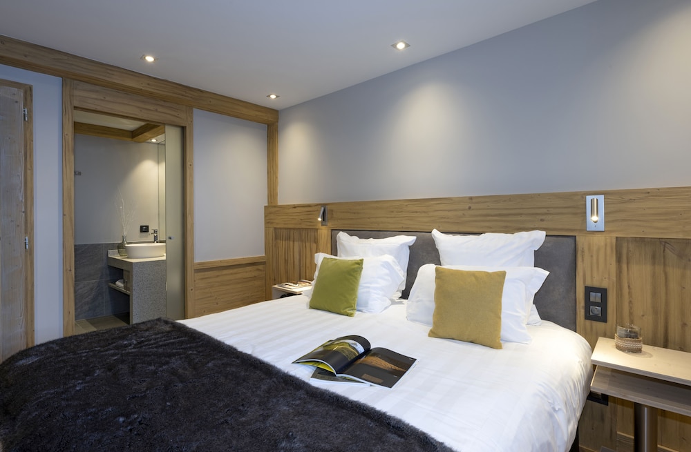 3 Rooms, Apartment, Queen and Twin Beds, Mont Blanc View, 2 Sofa