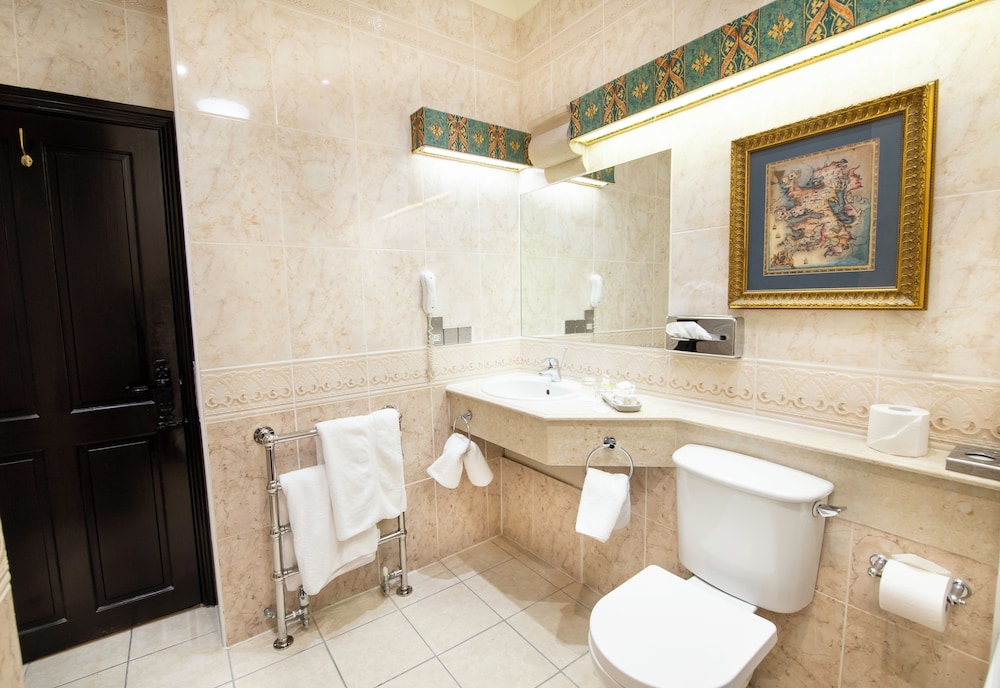 جناح بسرير كوين، Langley Castle Hotel 5/5