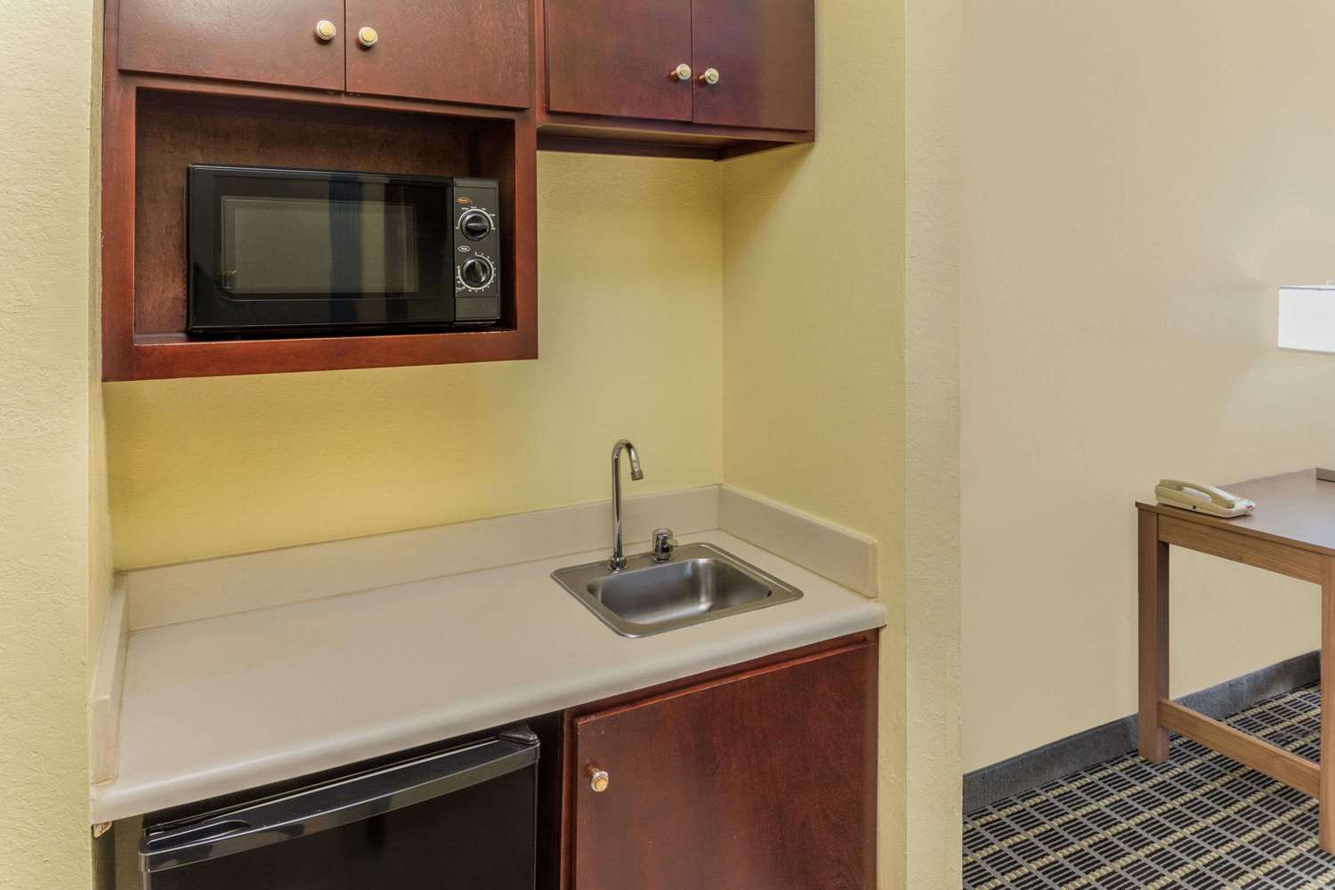 Days Inn Suites By Wyndham Union City 29/30