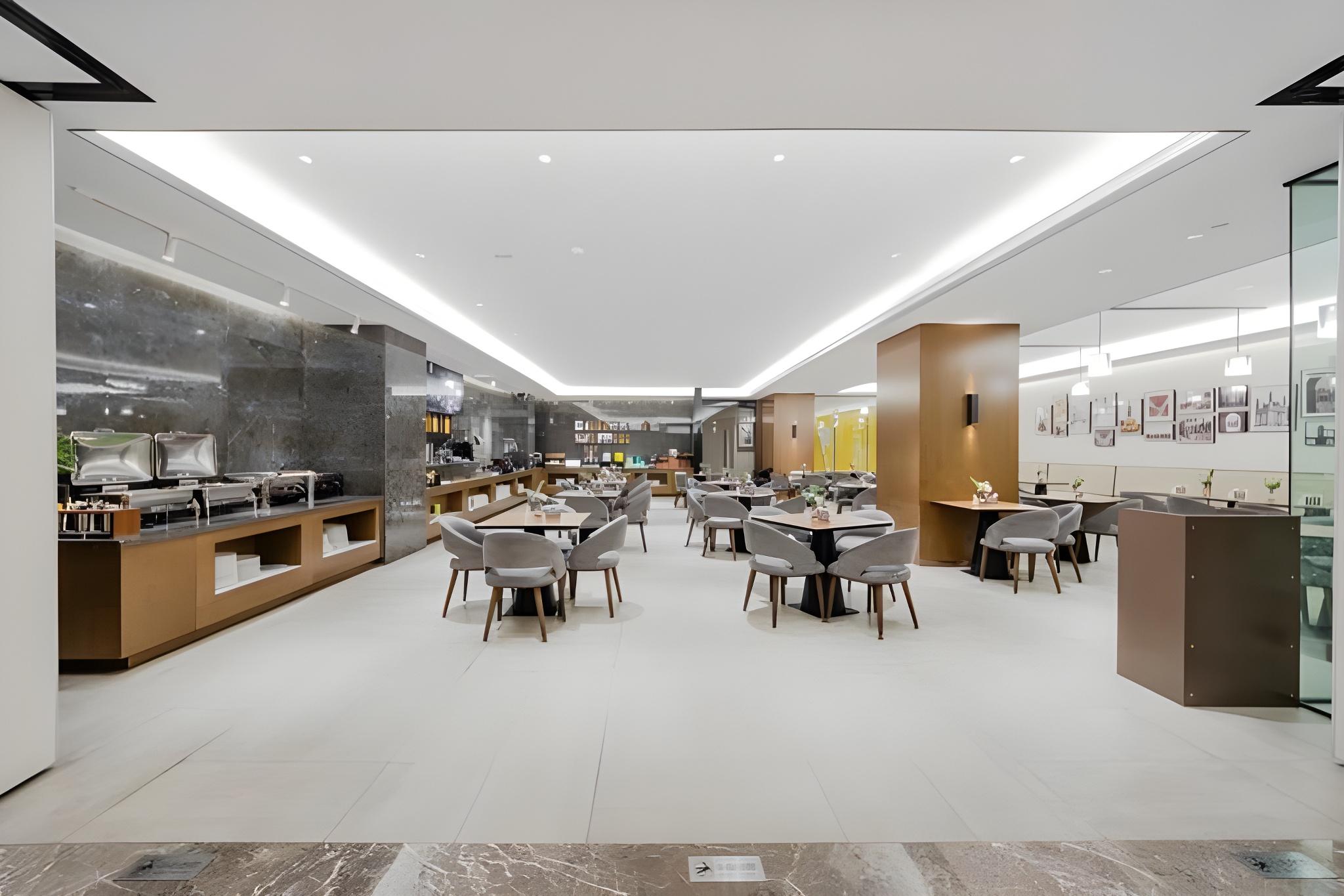 Home Inn Plus (Wuxi Zhongshan Road Shenglimen Metro Station) 45/57