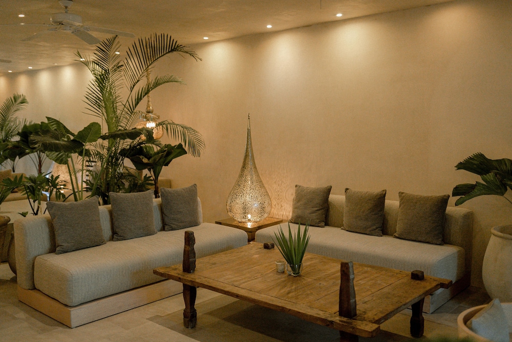 JASHITA HOTEL BOUTIQUE 48/84