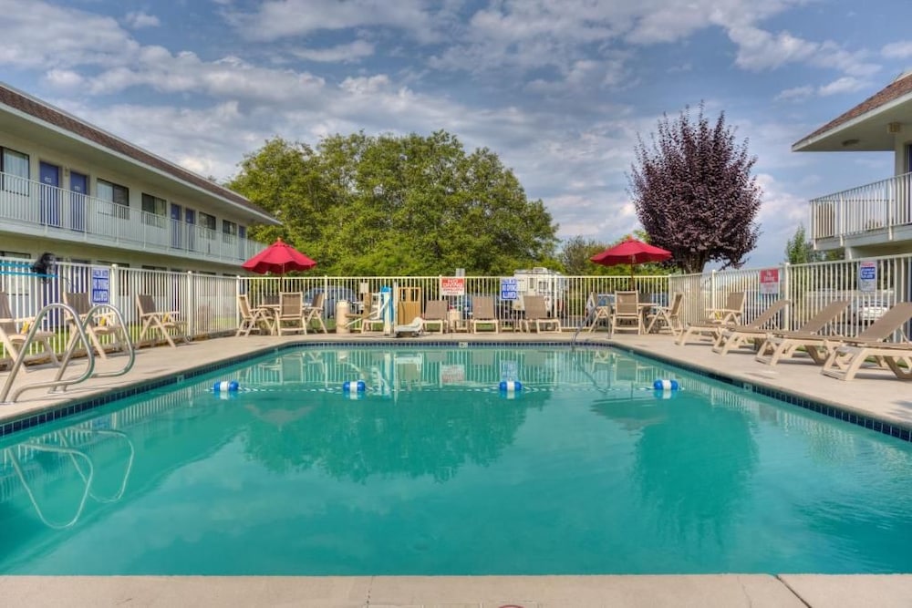 Motel6 Troutdale, OR - Portland East 11/59