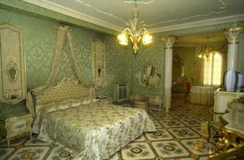 Grand Hotel La Sonrisa 12/19