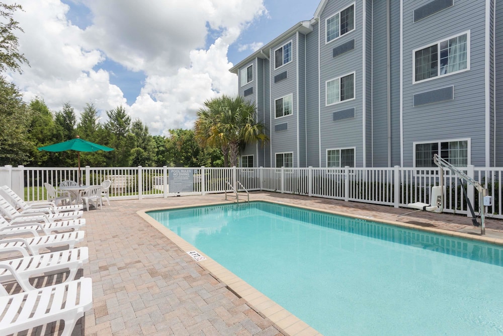 Microtel Inn & Suites by Wyndham Spring Hill/Weeki Wachee 1/30
