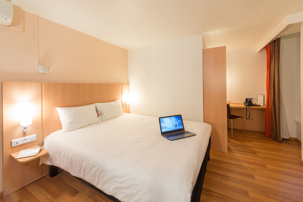 Ibis Limoges Centre 11/72