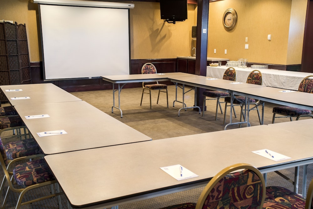 Service Plus Inn and Suites - Grande Prairie 50/62