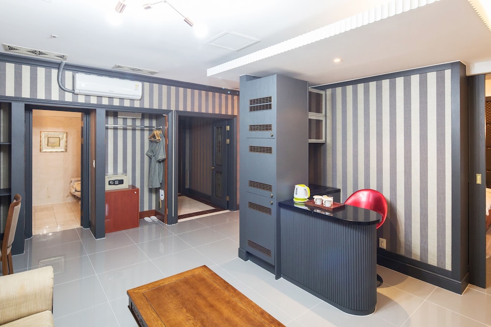 The Koryo Hotel 41/58