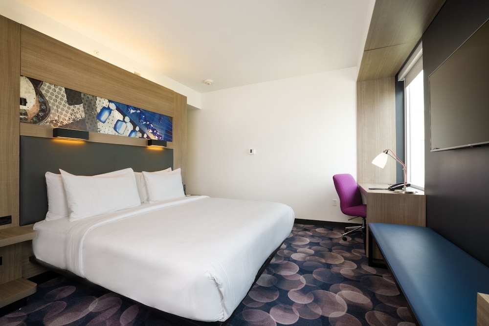 ALOFT, KING BED