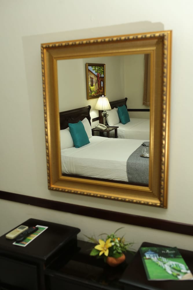 Hotel Platino 38/67