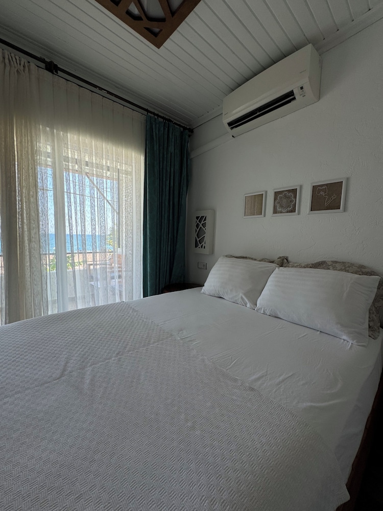 Ceneviz Hotel 5/43