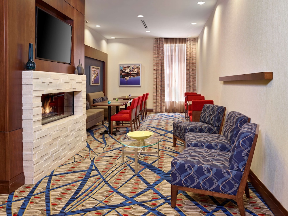 HAMPTON INN BY HILTON HALIFAX DOWNTOWN 37/54