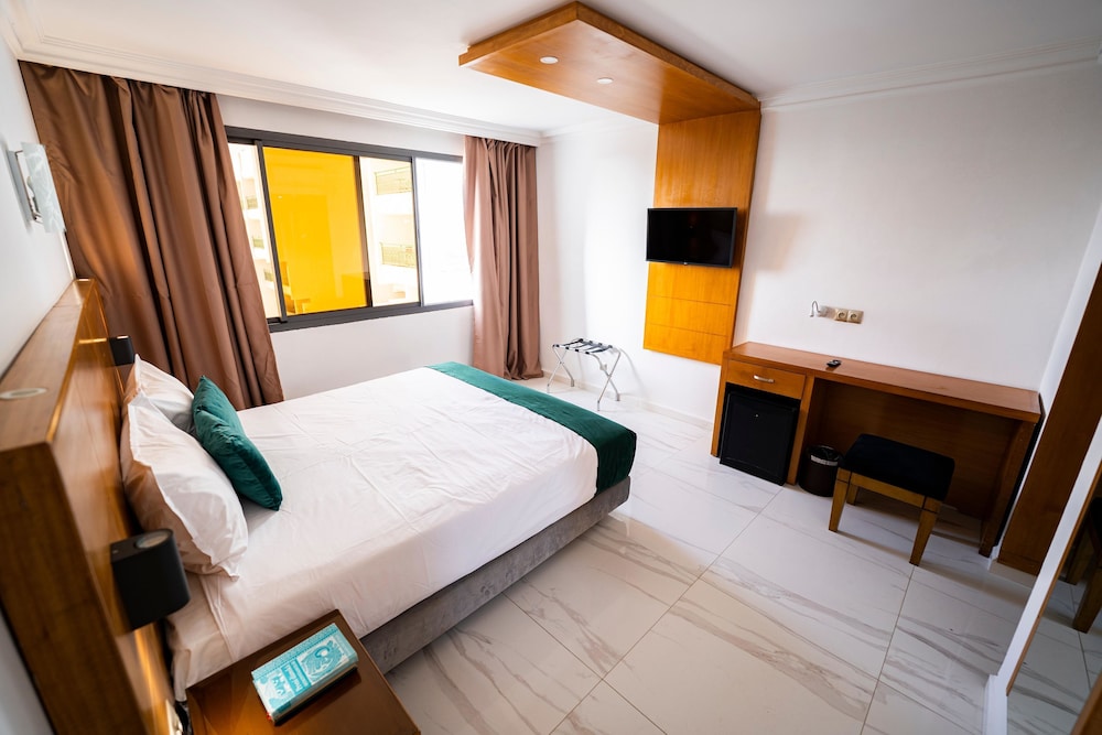 2 Bedrooms, Family Suite, 3 Beds, Queen Bed, Sofa