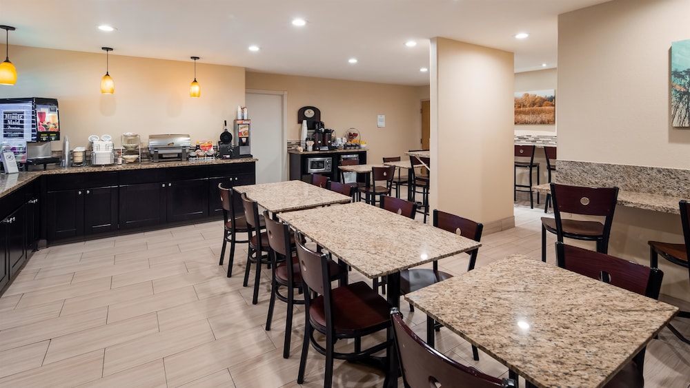 Best Western Plus Inn Of Hayward 32/40