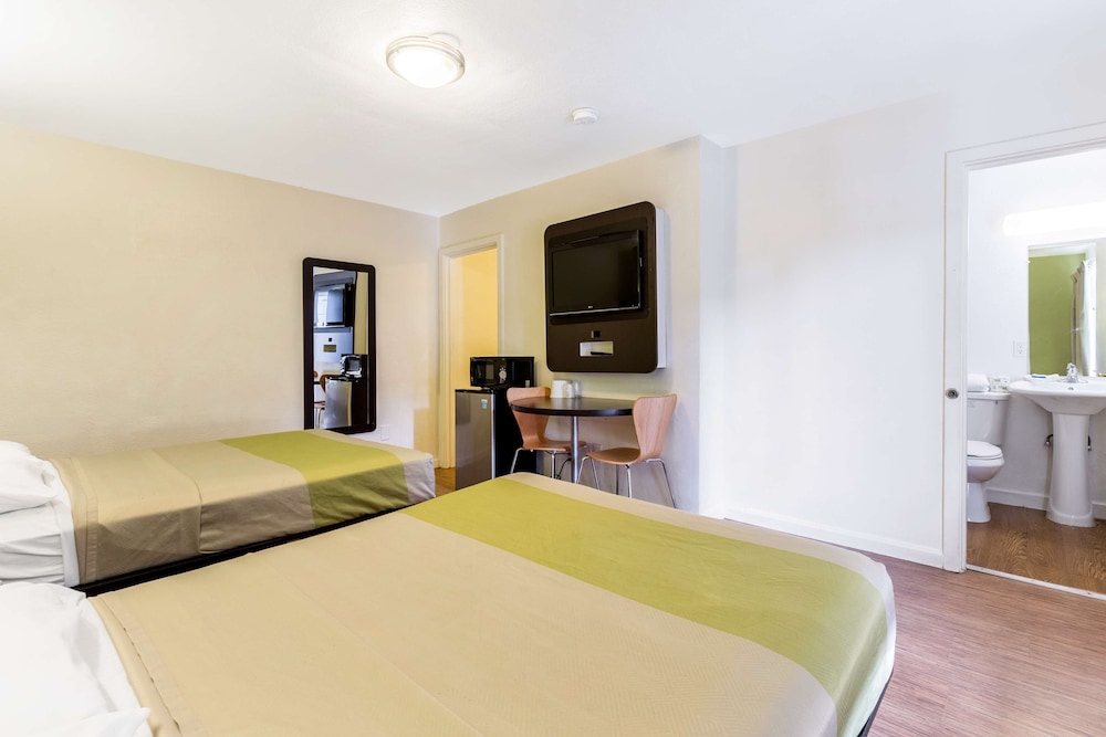 Motel6 San Rafael, CA 18/38