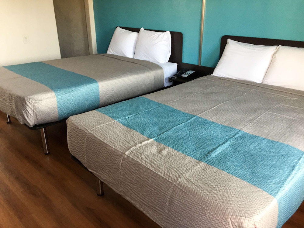 Motel6 Odessa, TX 2nd Street 15/26