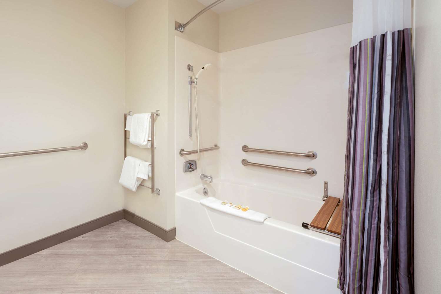 La Quinta Inn & Suites by Wyndham Cleveland Macedonia 47/47