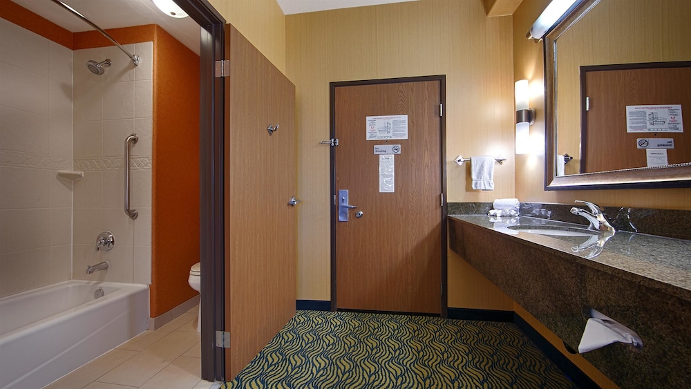 Best Western Plus Fresno Inn 21/50