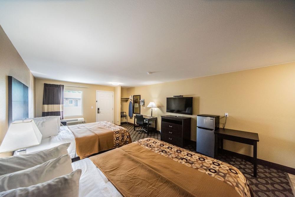 Relax Inn &amp; Suites 17/82